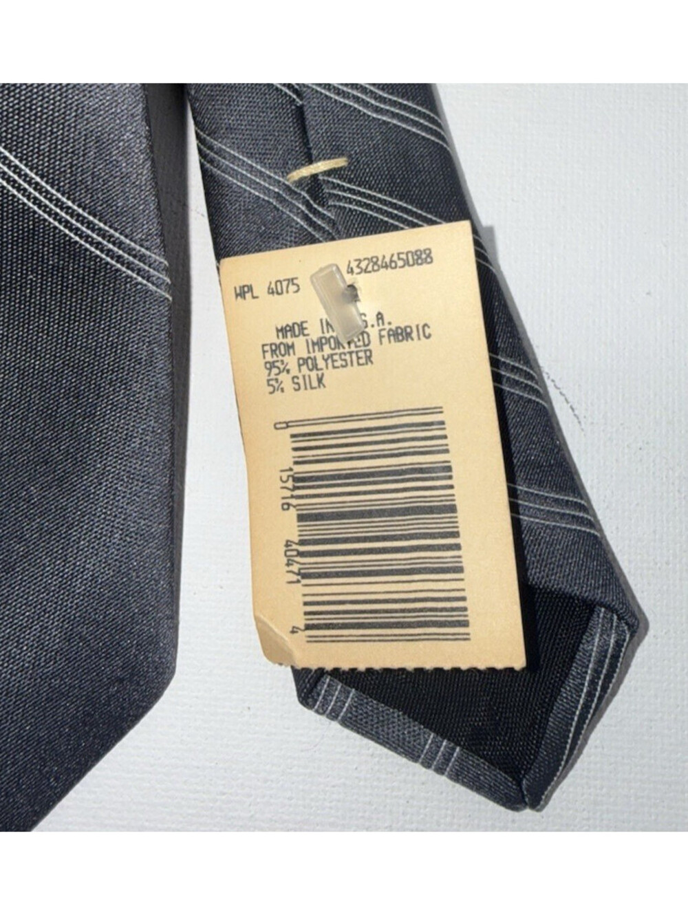 VTG Oscar De La Renta Mens Gray Tie Striped Necktie Black 95% polyester 5% silk - Picture 6 of 7